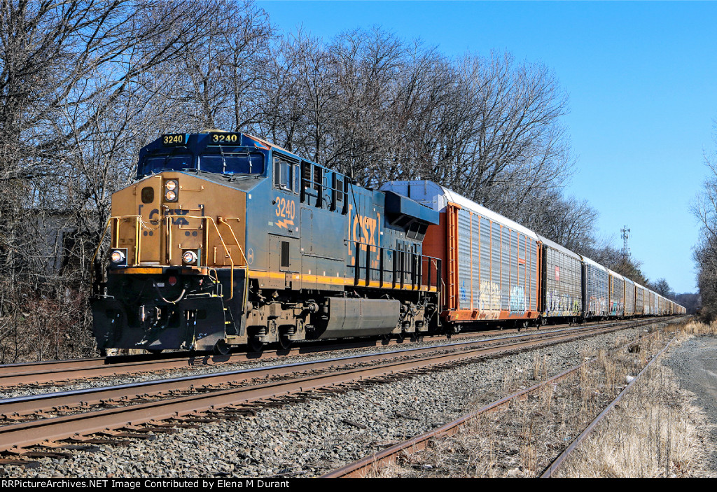 CSX 3240 on M-218